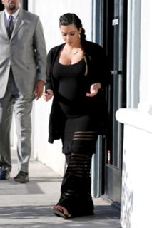 Kim Kardashian feet photo thumbnail