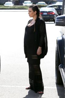 Kim Kardashian feet photo thumbnail