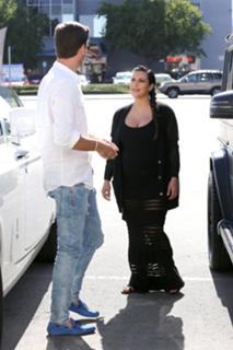 Kim Kardashian feet photo thumbnail