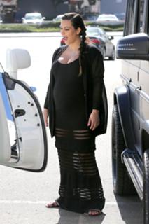 Kim Kardashian feet photo thumbnail