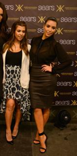 Kim Kardashian feet photo thumbnail