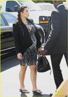 Kim Kardashian feet photo thumbnail