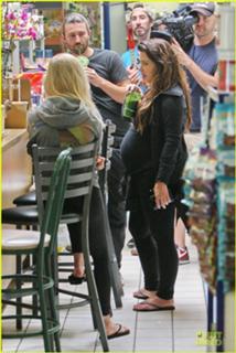 Kim Kardashian feet photo thumbnail