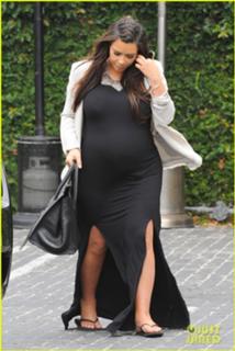 Kim Kardashian feet photo thumbnail