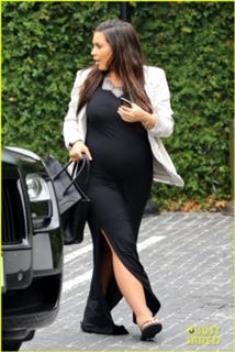 Kim Kardashian feet photo thumbnail