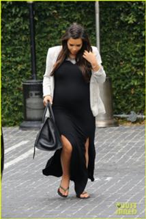 Kim Kardashian feet photo thumbnail