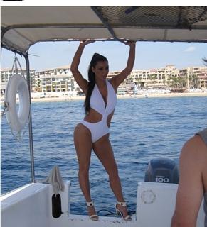 Kim Kardashian feet photo thumbnail