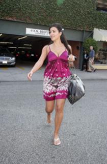 Kim Kardashian feet photo thumbnail