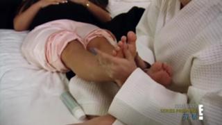 Kim Kardashian feet photo thumbnail