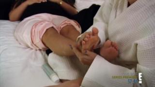 Kim Kardashian feet photo thumbnail