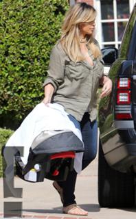 Kim Kardashian feet photo thumbnail