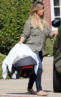 Kim Kardashian feet photo thumbnail