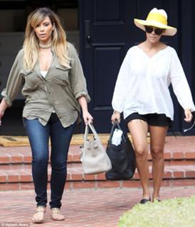 Kim Kardashian feet photo thumbnail