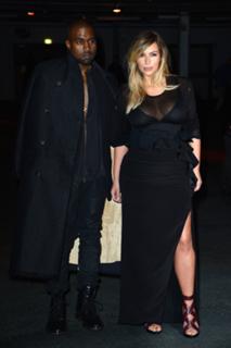 Kim Kardashian feet photo thumbnail