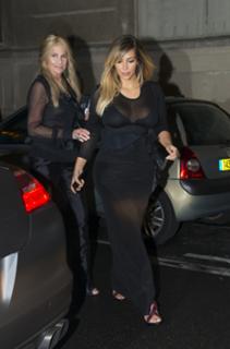 Kim Kardashian feet photo thumbnail