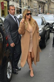 Kim Kardashian feet photo thumbnail