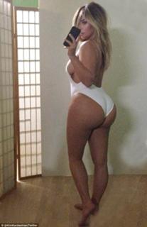 Kim Kardashian feet photo thumbnail