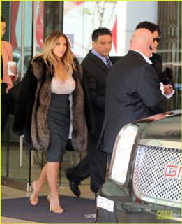 Kim Kardashian feet photo thumbnail