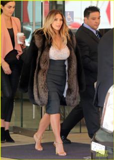 Kim Kardashian feet photo thumbnail
