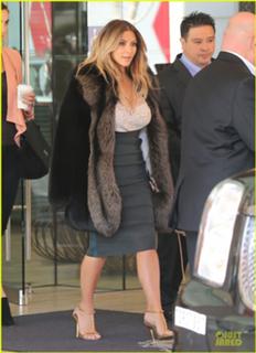 Kim Kardashian feet photo thumbnail