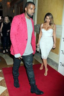 Kim Kardashian feet photo thumbnail