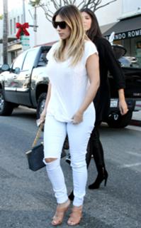 Kim Kardashian feet photo thumbnail