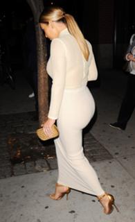 Kim Kardashian feet photo thumbnail