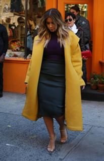 Kim Kardashian feet photo thumbnail