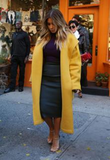 Kim Kardashian feet photo thumbnail