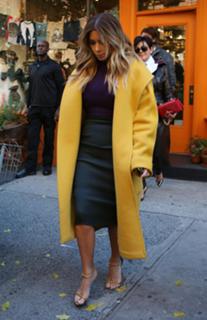 Kim Kardashian feet photo thumbnail