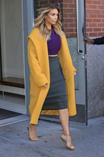 Kim Kardashian feet photo thumbnail