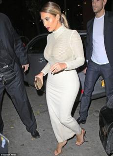 Kim Kardashian feet photo thumbnail