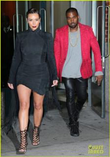 Kim Kardashian feet photo thumbnail