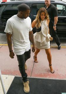 Kim Kardashian feet photo thumbnail