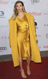 Kim Kardashian feet photo thumbnail