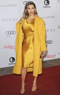 Kim Kardashian feet photo thumbnail