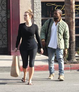 Kim Kardashian feet photo thumbnail