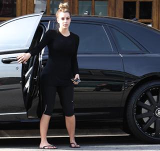 Kim Kardashian feet photo thumbnail