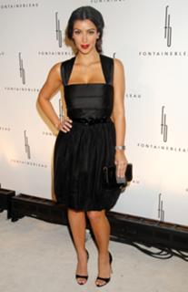 Kim Kardashian feet photo thumbnail