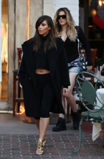 Kim Kardashian feet photo thumbnail