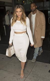 Kim Kardashian feet photo thumbnail
