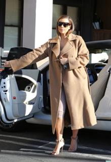 Kim Kardashian feet photo thumbnail