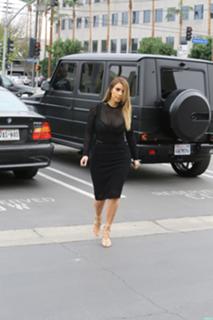 Kim Kardashian feet photo thumbnail