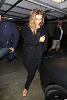 Kim Kardashian feet photo thumbnail