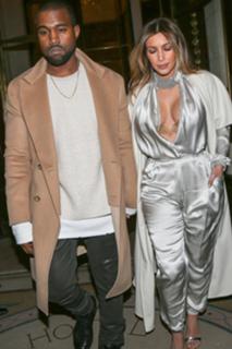 Kim Kardashian feet photo thumbnail