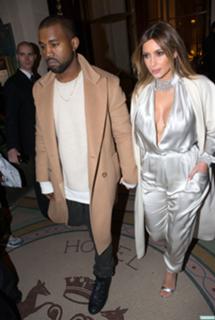 Kim Kardashian feet photo thumbnail