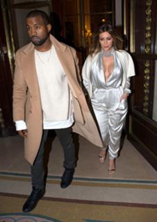 Kim Kardashian feet photo thumbnail