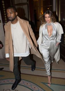 Kim Kardashian feet photo thumbnail