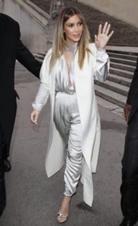 Kim Kardashian feet photo thumbnail