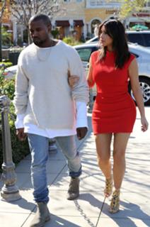 Kim Kardashian feet photo thumbnail